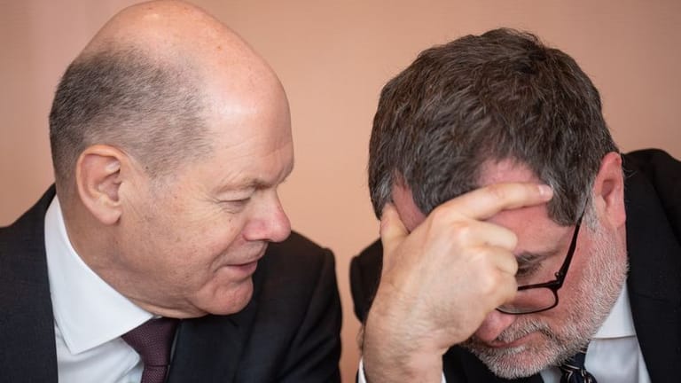 Olaf Scholz und Kanzleramtsminister Wolfgang Schmidt (beide SPD): Greift der Kanzler jetzt durch?