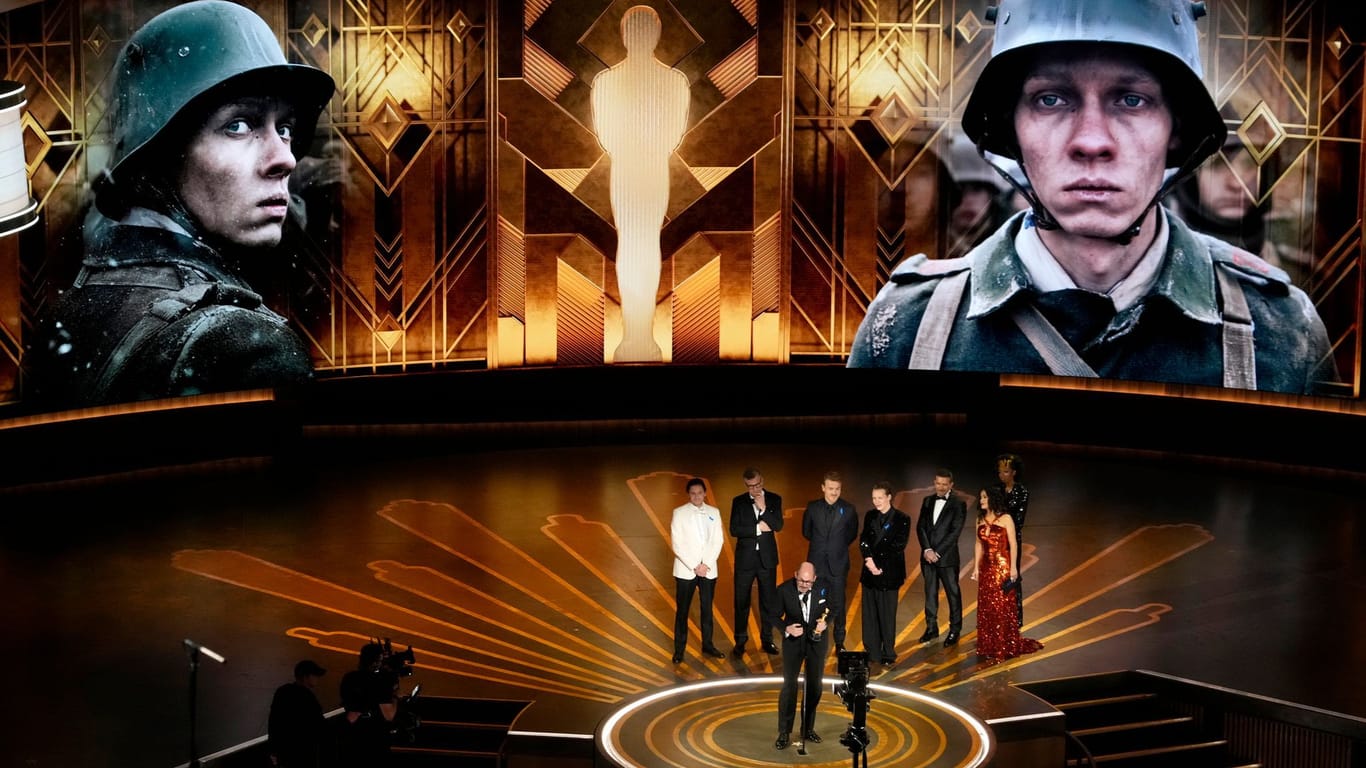 "Im Westen nichts Neues": Das deutsche Antikriegsdrama wurde bei der Oscar-Verleihung in Los Angeles unter anderem als "bester internationaler Film" prämiert.