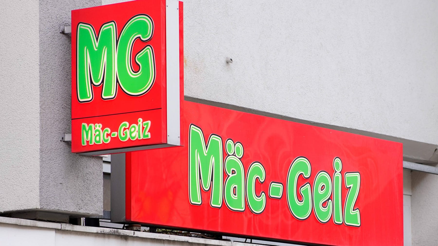 Mäc Geiz und Pfennigpfeiffer: Droht den Discountern der Verkauf?