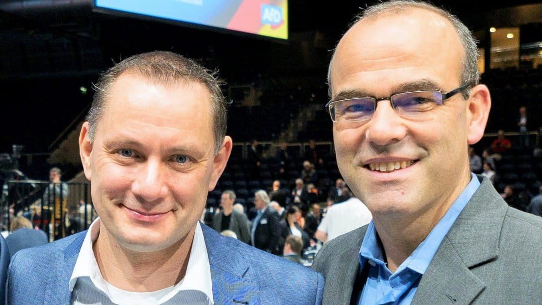 Rainer Rothfuß: Der neue Mann in der Bundestagsfraktion auf einem Parteitag mit AfD-Chef Tino Chrupalla.