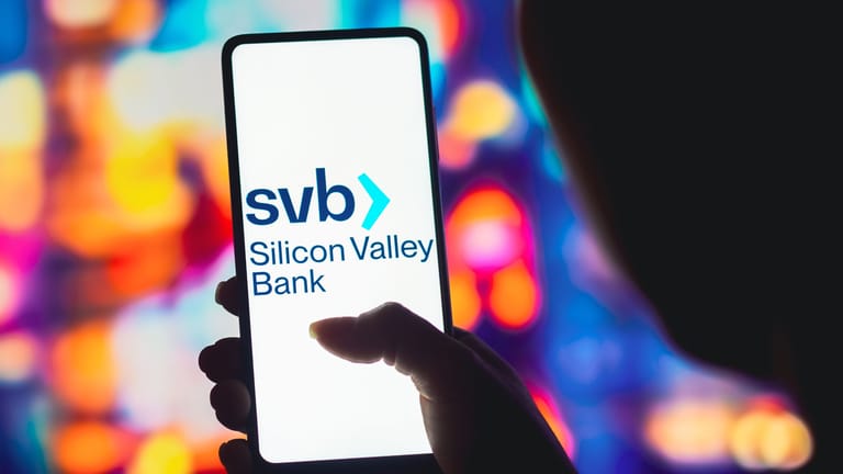 Silicon Valley Bank: Die Aktie der Bank stürzte am Donnerstag ab.