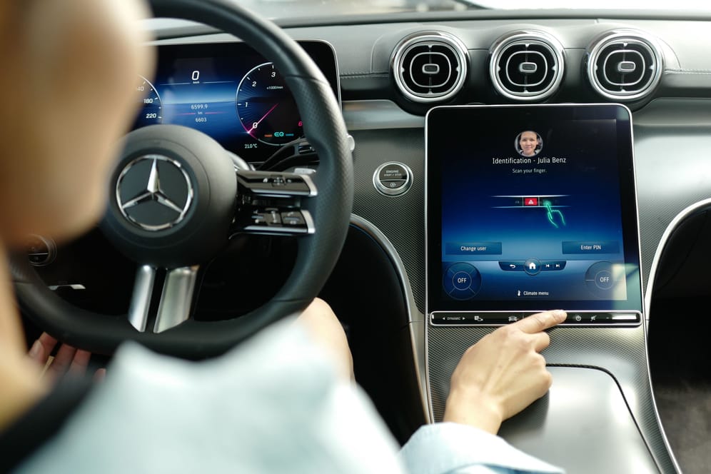 Per Fingertipp: Mercedes erleichtert die Bezahlung mit dem Auto.