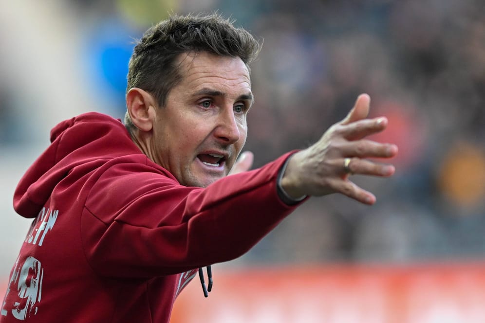 Miroslav Klose an der Seitenlinie: Seinen ersten Cheftrainer-Posten ist der Weltmeister von 2014 schon wieder los.
