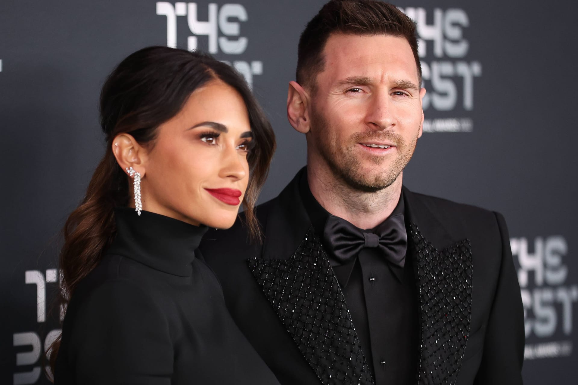 Antonela Roccuzzo und Lionel Messi: In Argentinien gab es einen Angriff auf den Supermarkt von Messis Frau.