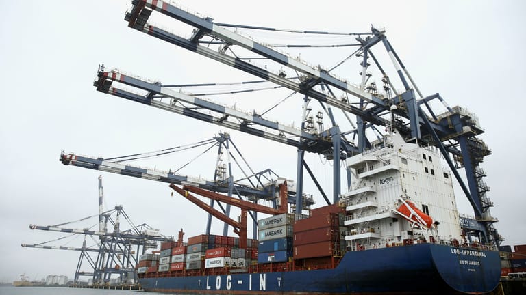 Containerschiff in Santos, Brasilien (Archivbild): Der Welthandel erreichte 2022 Rekordwerte.