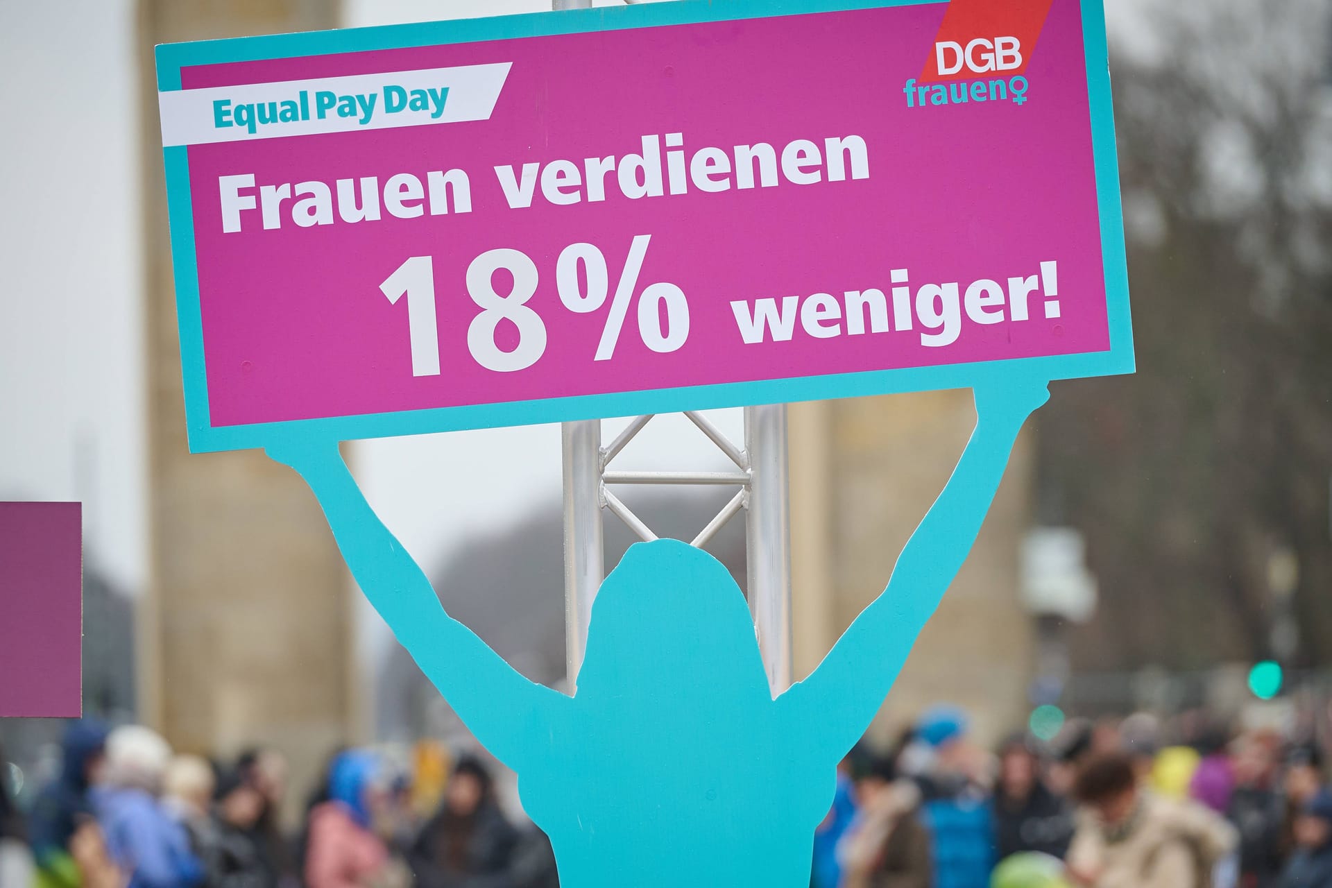 Aktion des Deutschen Gewerkschaftsbundes zum Equal Pay Day: "Frauen verdienen 18 Prozent weniger"