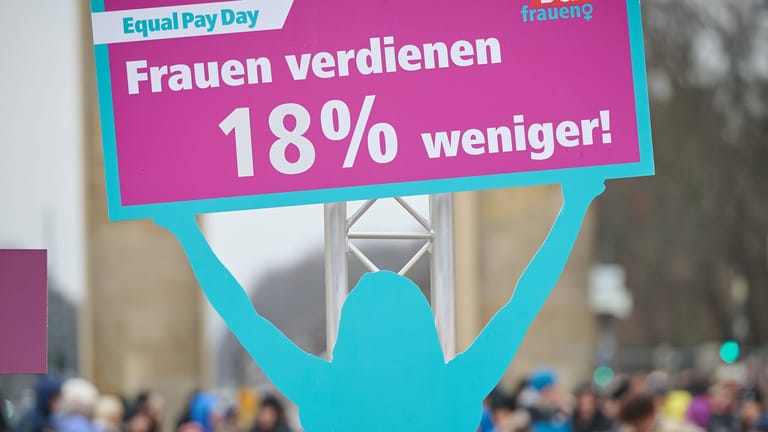 Aktion des Deutschen Gewerkschaftsbundes zum Equal Pay Day: "Frauen verdienen 18 Prozent weniger"