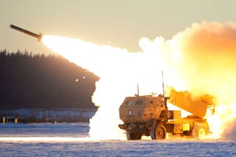 Ein Himars-Mehrfachraketenwerfer (Symbolbild): Die Ukraine ruft nach wesentlich mehr Waffenhilfe.