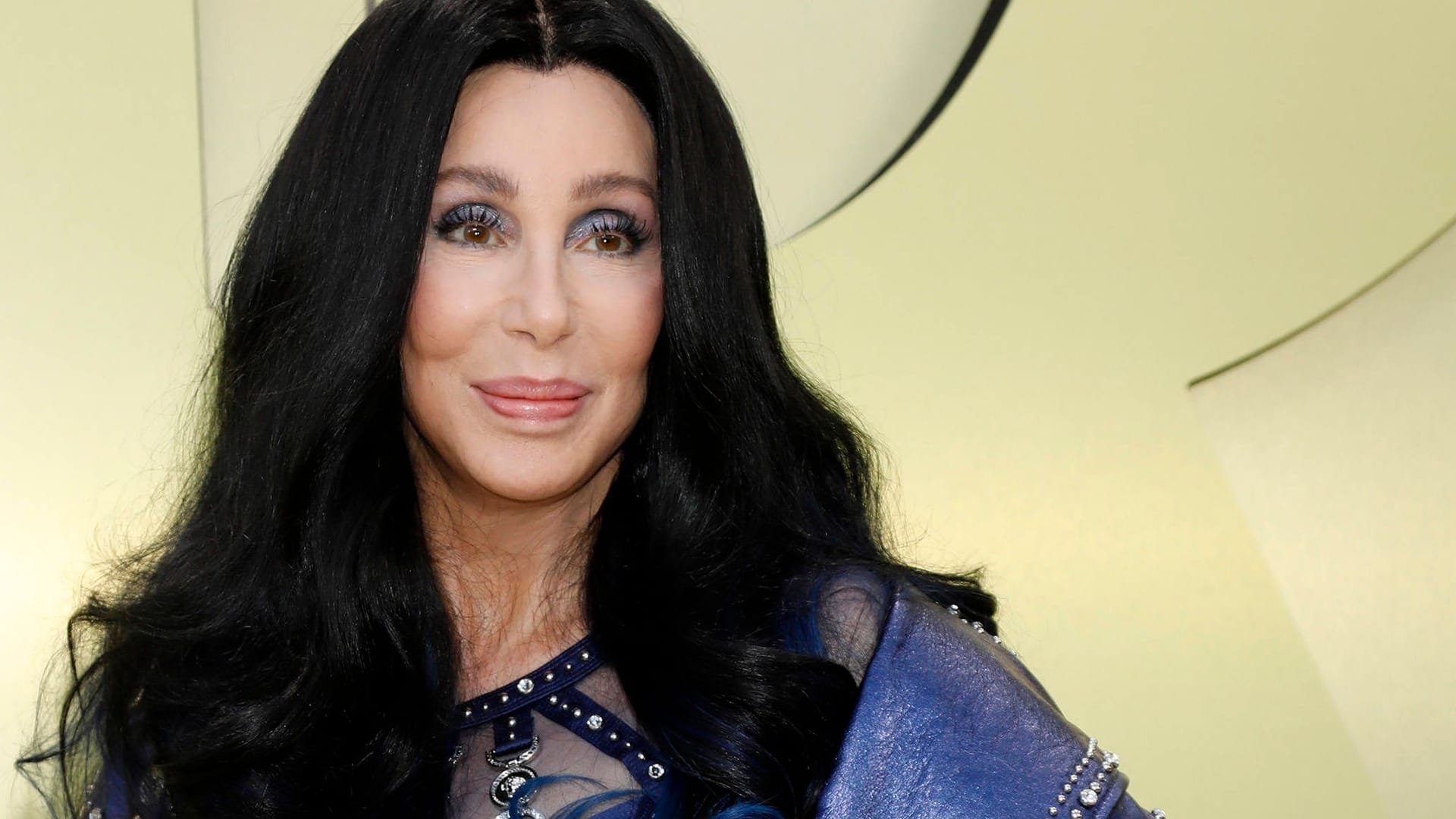 Cher: Sie war am 10. März 2023 zu Gast bei der Versace-Show in Los Angeles.