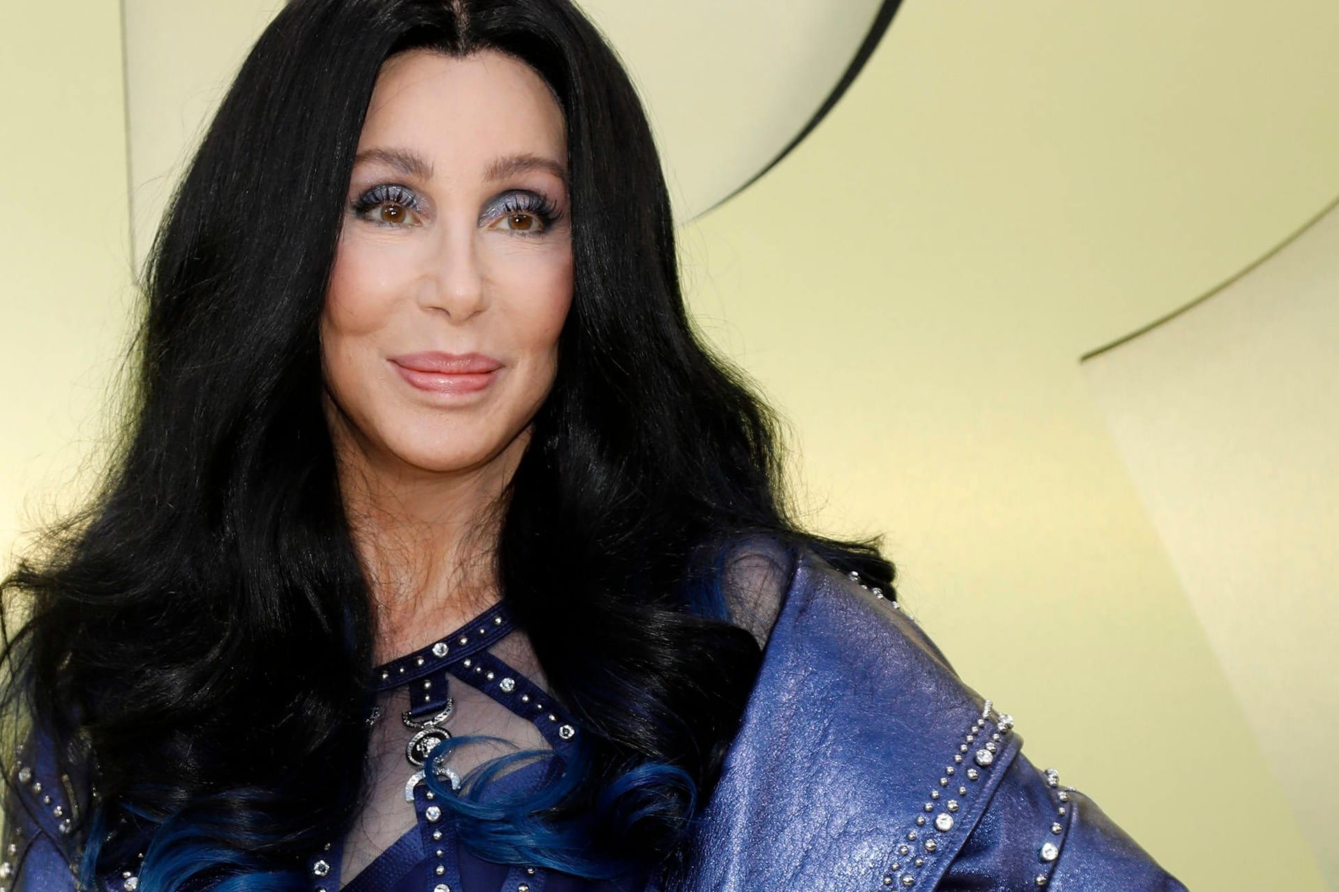 Cher: Sie war am 10. März 2023 zu Gast bei der Versace-Show in Los Angeles.