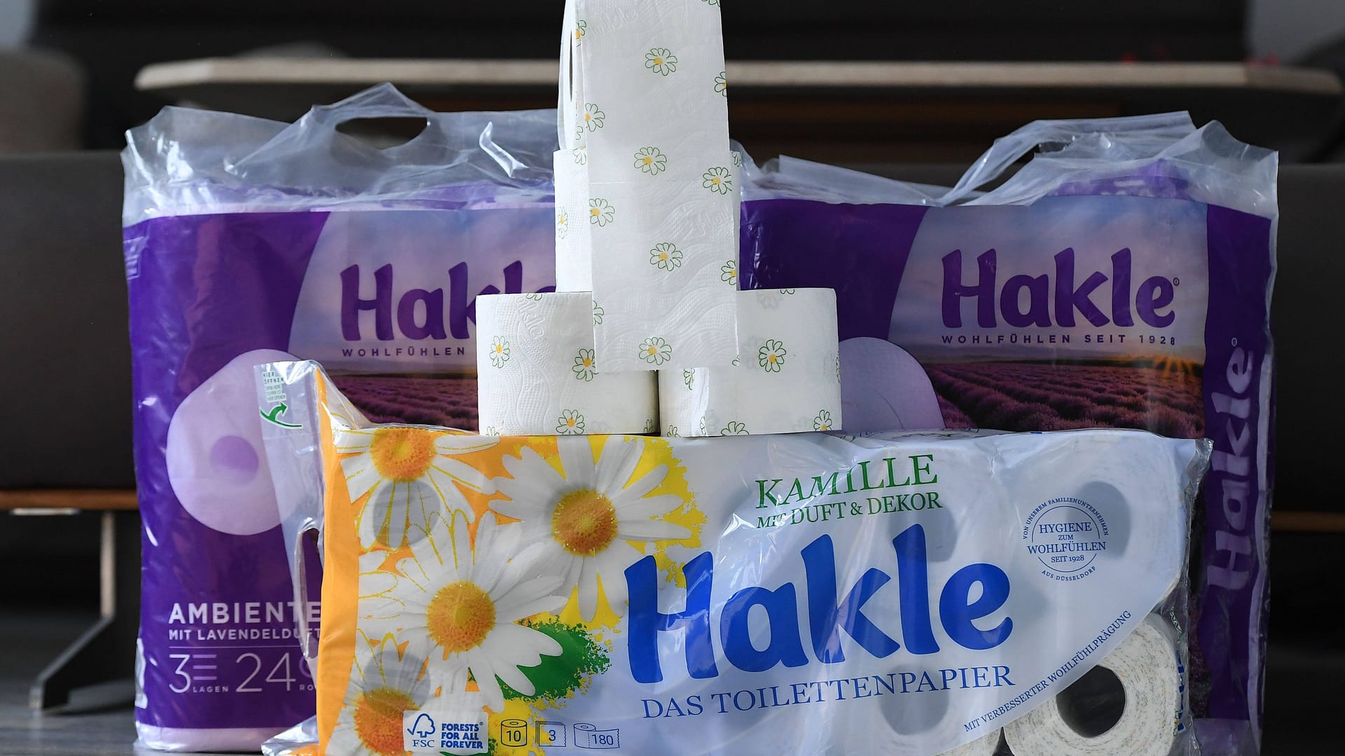 Toilettenpapier des Herstellers Hakle: Der Toilettenpapierhersteller Hakle hat ein Insolvenzverfahren in Eigenverwaltung beantragt. Toilettenpapier des Herstellers Hakle: Der Toilettenpapierhersteller Hakle hat ein Insolvenzverfahren in Eigenverwaltung beantragt.