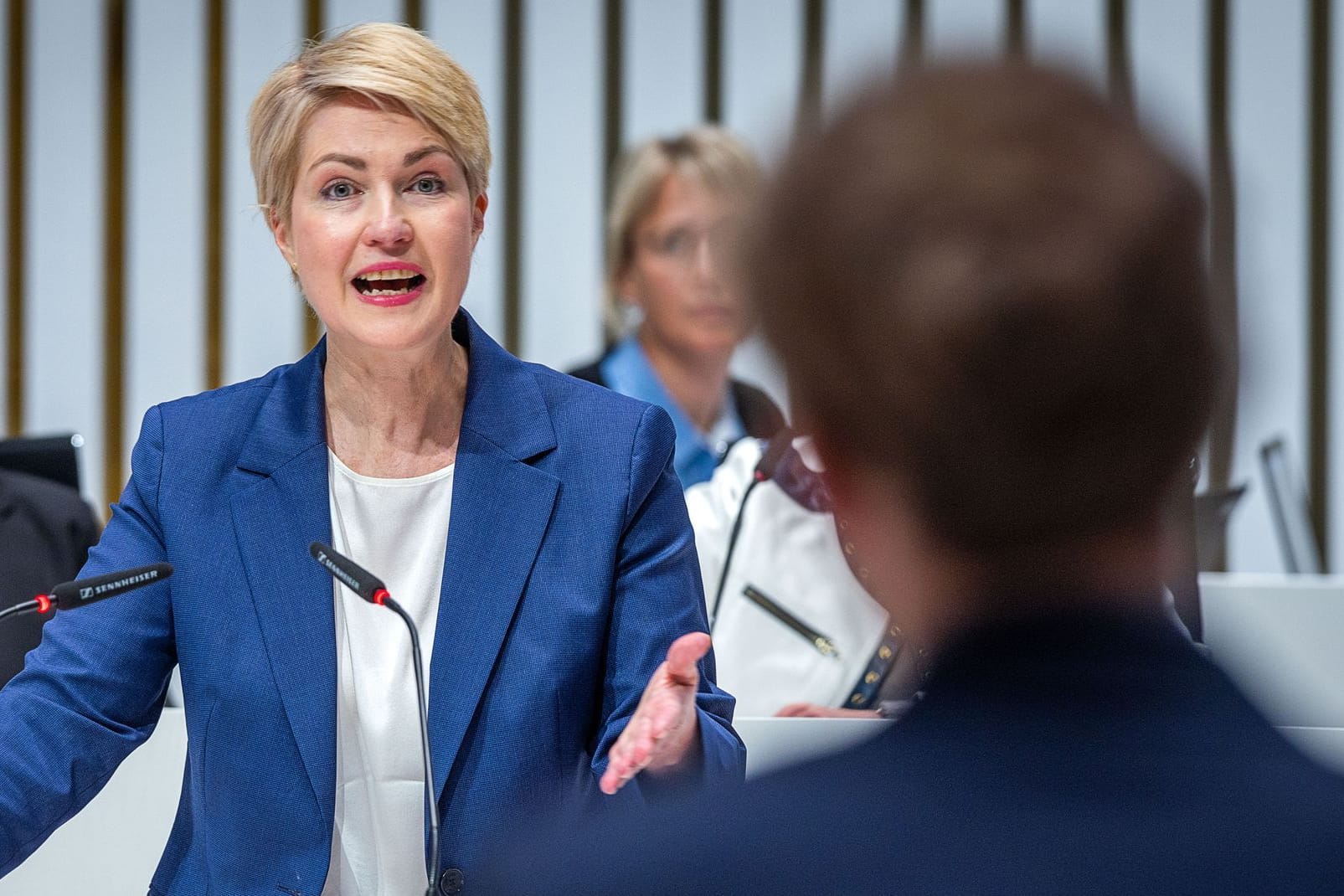 Mecklenburg-Vorpommerns Ministerpräsidentin Schwesig während einer Dringlichkeitssitzung des Landtages: Die Debatte und Skandale um die Klimastiftung MV beschäftigt die Politik.