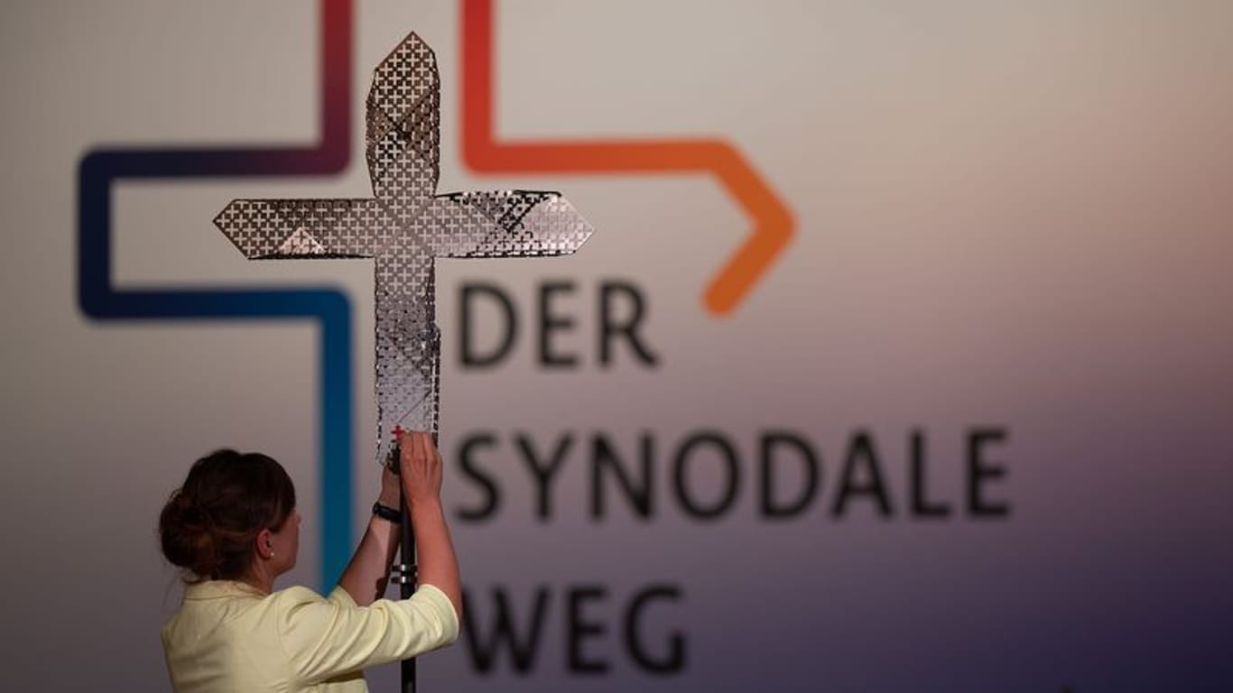 Die Synodalversammlung der katholischen Kirche: Homosexuelle Paare dürfen künftig in den katholischen Kirchen gesegnet werden.