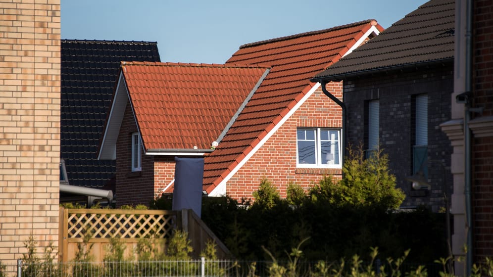 Einfamilienhaus (Symbolbild): Millionen von Haus- und Wohnungsbesitzern mussten eine Grundsteuererklärung abgeben.
