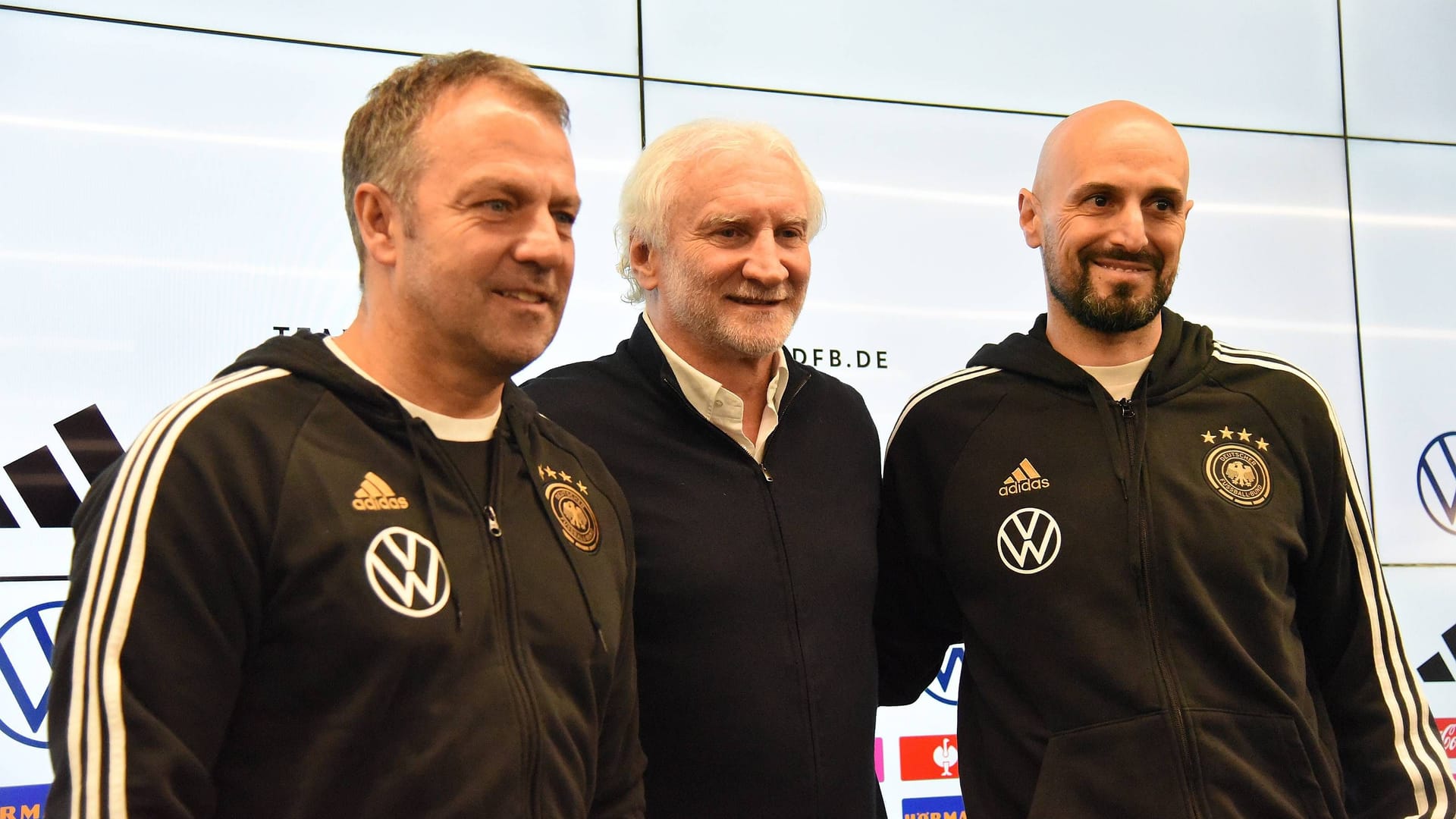 Rudi Völler (m.) zwischen Hansi Flick (l.) und Antonio Di Salvo.