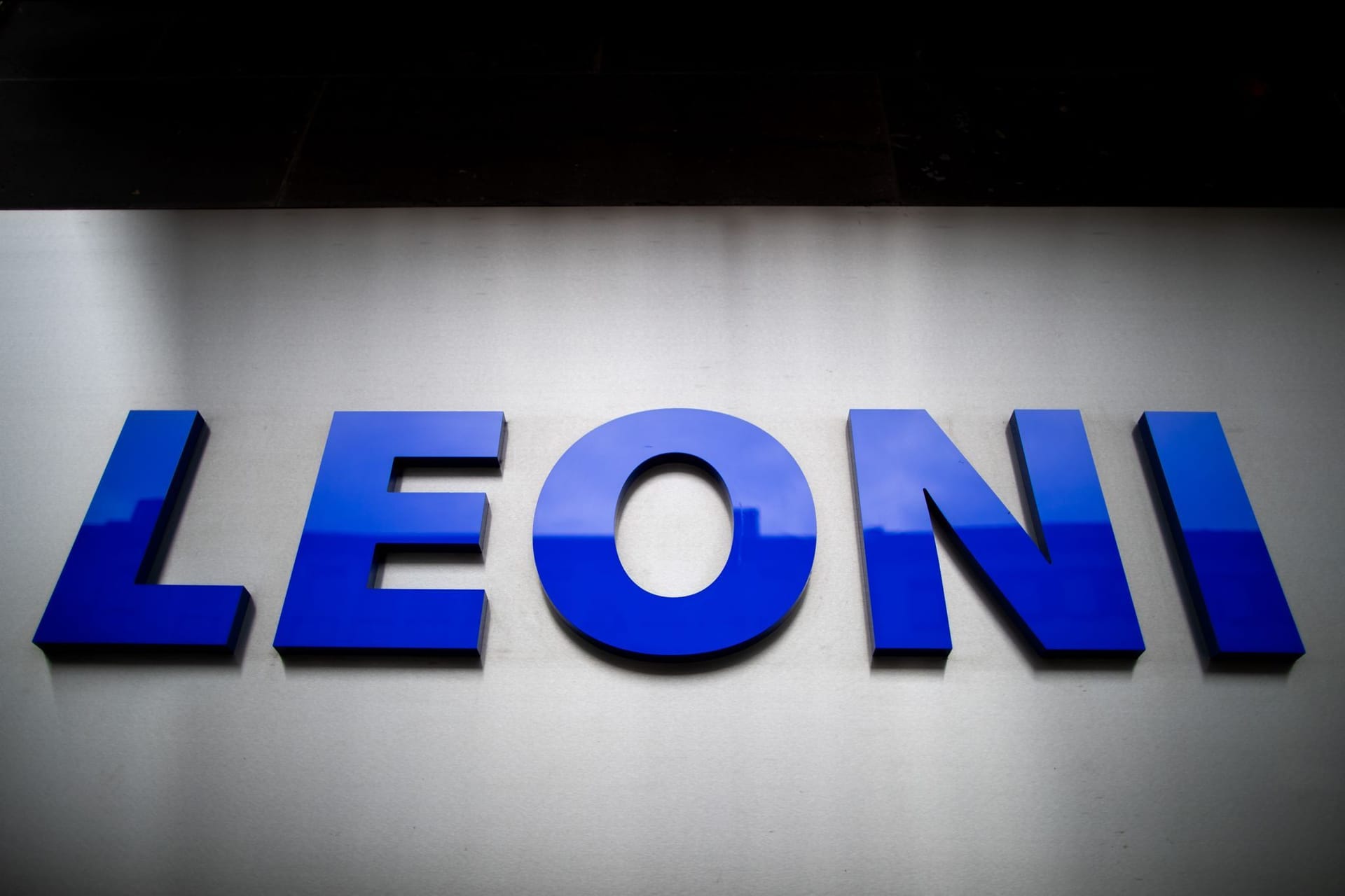 Logo von Leoni: Das Nürnberger Unternehmen ist einer der größten Autozulieferer Deutschlands. Logo von Leoni: Das Nürnberger Unternehmen ist einer der größten Autozulieferer Deutschlands.