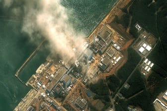 Satellitenaufnahme der Erdbebenschäden an den Reaktoren in Fukushima (Archivbild). Die Nuklearkatastrophe in Fukushima ist zwölf Jahre her.