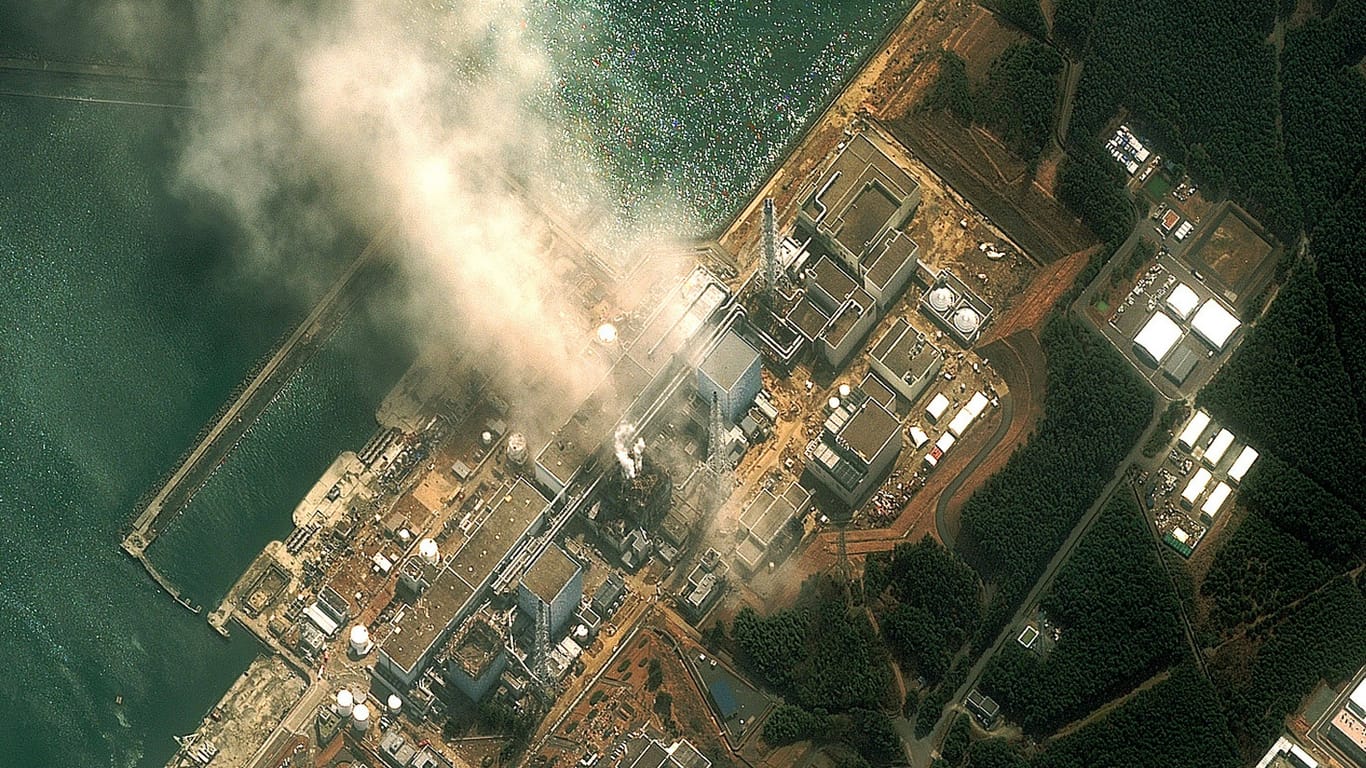 Satellitenaufnahme der Erdbebenschäden an den Reaktoren in Fukushima (Archivbild). Die Nuklearkatastrophe in Fukushima ist zwölf Jahre her.