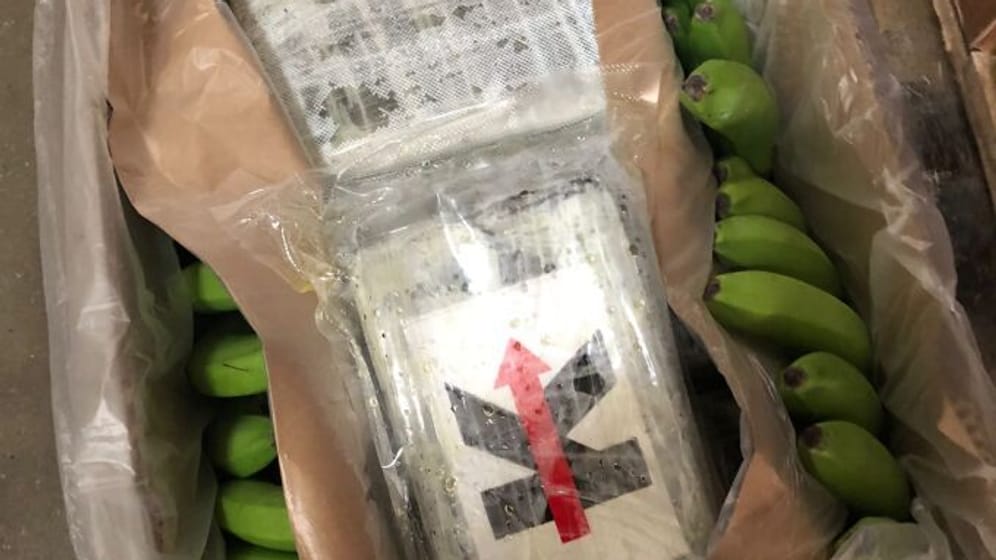 Kokain-Päckchen zwischen Bananen: Am Mittwoch veröffentlichte die Polizei Fotos des Funds.