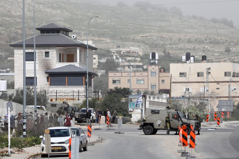 Eine israelische Siedlung nahe Nablus (Archivbild): Das Auswärtige Amt hat eine Gesetzesänderung des Parlaments in Israel kritisiert.