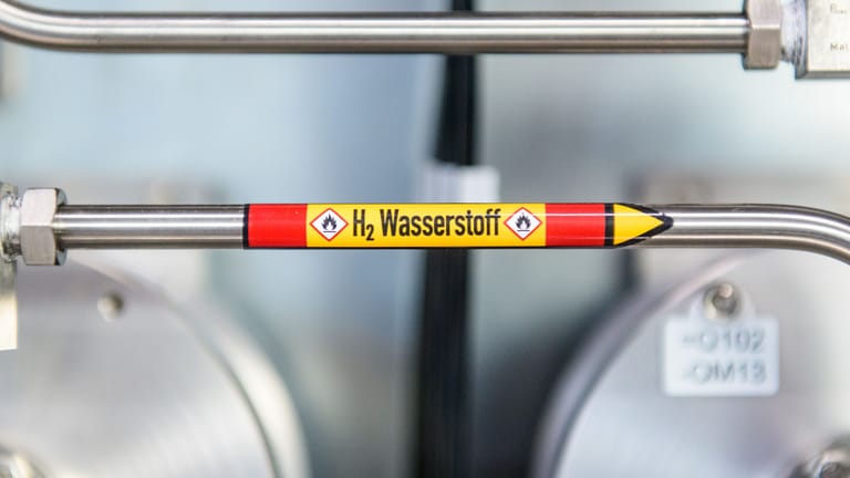 Eine Produktionshalle für Wasserstofftankstellen (Symbolfoto): Mit dem Leitungssystem Hyperlink soll Wasserstoff zu den Abnehmern befördert werden.
