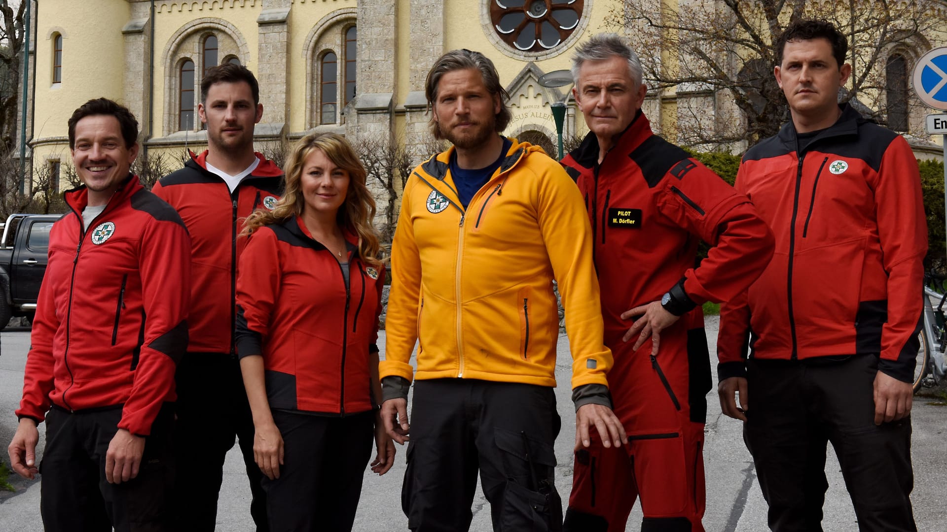 "Die Bergretter": Tobi (Markus Brandl), Simon (Ferdinand Seebacher), Katharina (Luise Bähr), Rudi (Michael Pascher), Michi (Robert Lohr) und Markus (Sebastian Ströbel).