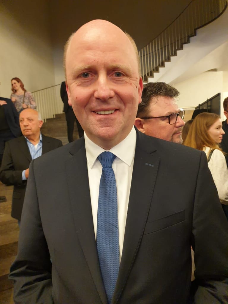 CDU-Kandidat Uwe Becker nach der verlorenen Wahl im Römer.
