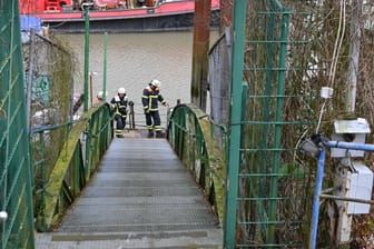 Gegen 9.50 Uhr wurde am Hein-Saß-Weg in Finkenwerder ein lebloser Körper im Wasser entdeckt.
