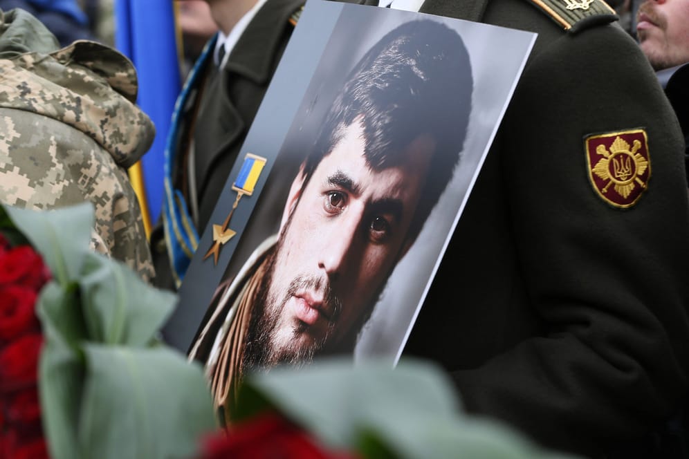 Trauerfeier für Dmytro Kotsiubailo: Als einer der jüngsten Kommandeure geht er in die ukrainische Geschichte ein.