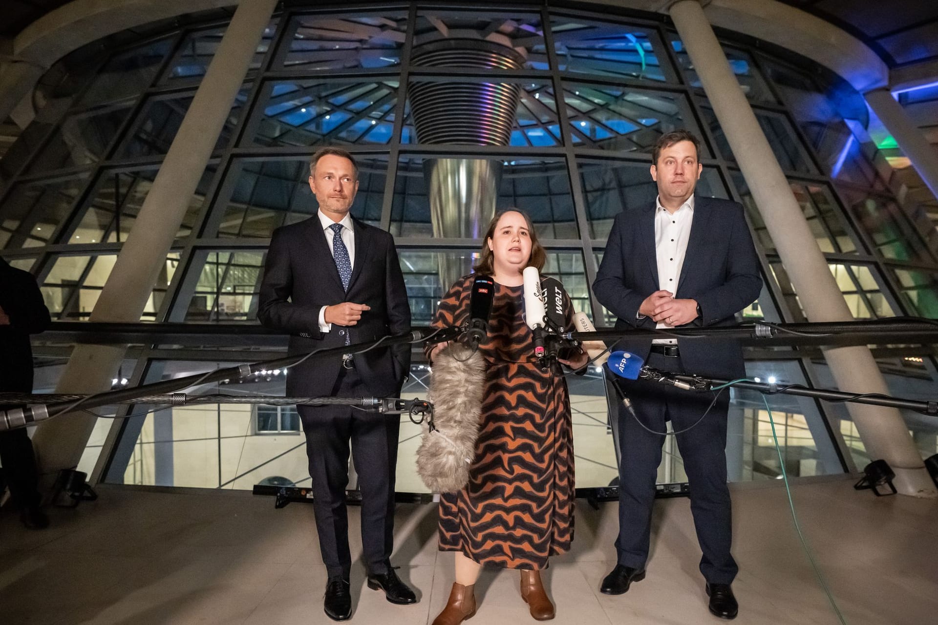 Berlin: Christian Lindner, Ricarda Lang und Lars Klingbeil (von links) nach dem Koalitionsausschuss.