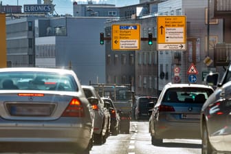 Dichter Stadtverkehr: In der EU sollen ab 2035 nur noch Neuwagen verkauft werden dürfen, die im Betrieb keine Treibhausgase ausstoßen.