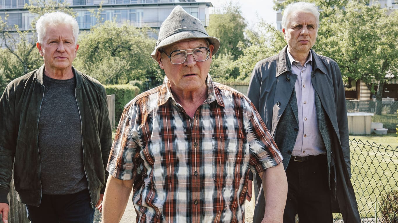 "Tatort: Hackl": Der ARD-Krimi aus München mit Ivo Batic (Miroslav Nemec, links) und Franz Leitmayr (Udo Wachtveitl, rechts), in der Mitte läuft Hackl (Burghart Klaußner) mit.