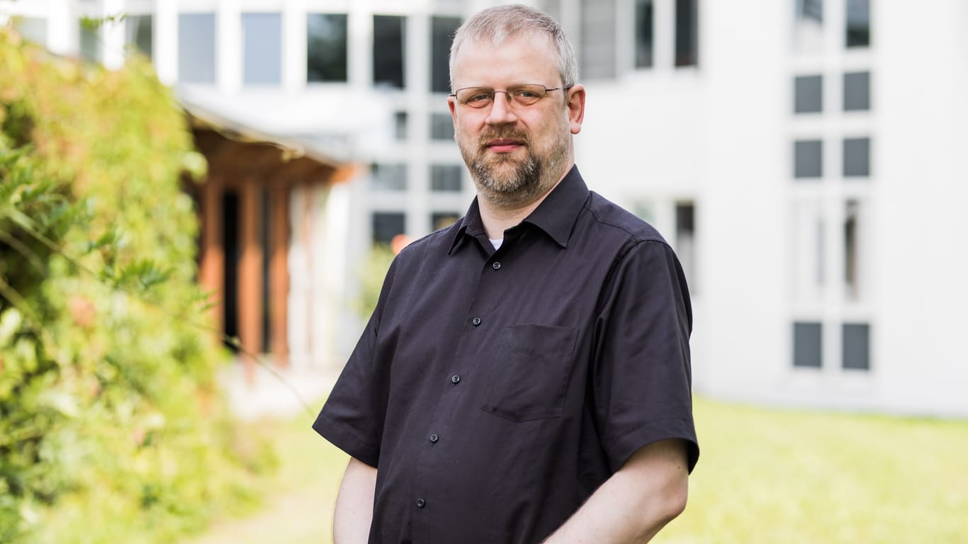 Göran Michaelsen, Chefarzt der Soteria Klinik Leipzig: Seine Fachbereiche sind Suchtrehabilitation und Suchtbehandlung.