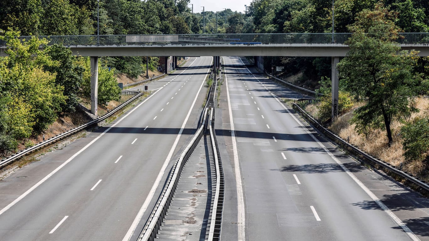 Eine gesperrte Autobahn (Archivbild): In Oranienburg und Potsdam wird die A115 zwischenzeitlich dicht gemacht.