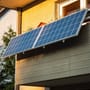 Balkonkraftwerk beim Baumarkt günstig wie nie: Solar-Komplettset im Angebot