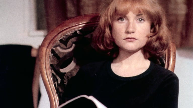 Isabelle Huppert 1977 in ihrer ersten großen Rolle in "Die Spitzenklöpplerin".