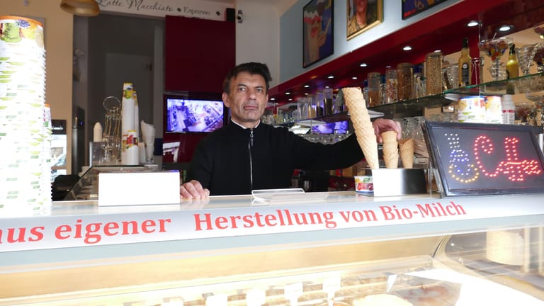 Heiko Schmitz: Verkauft er das günstigste Eis in Köln?