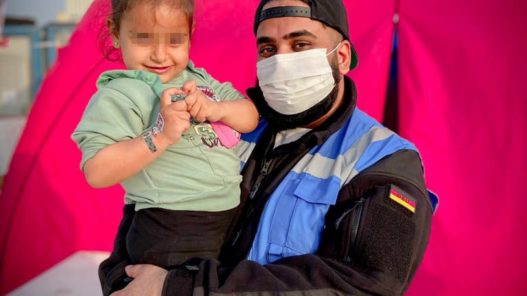 Ahmad Fraz und Alya: Das Mädchen verbrachte 70 Stunden unter den Trümmern eines Hauses.