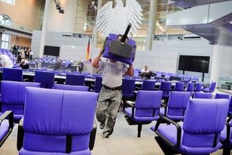 Plenarsaal des Bundestags: Das Parlament soll nicht mehr ganz so stark schrumpfen.
