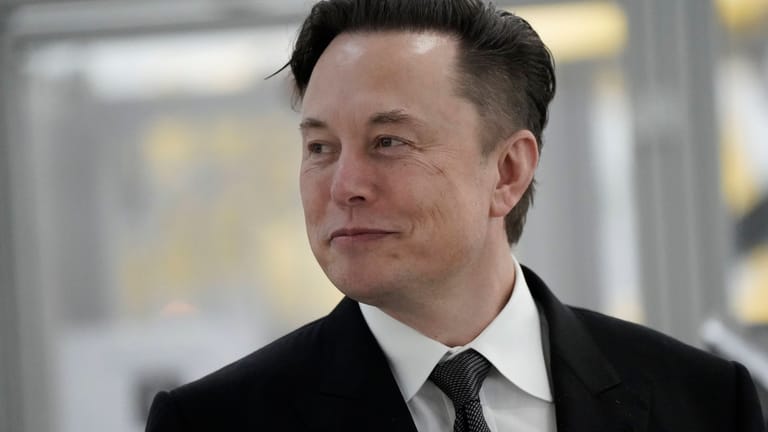 Elon Musk: Teslas könnten deutlich günstiger werden. Damit dürfte der Hersteller die Konkurrenz unter starken Druck setzen.