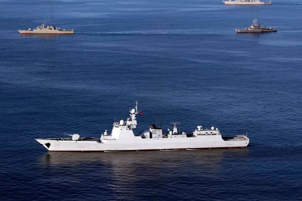 Ein Kriegsschiff im Golf von Oman: China, Iran und Russland halten ein gemeinsames Manöver ab.