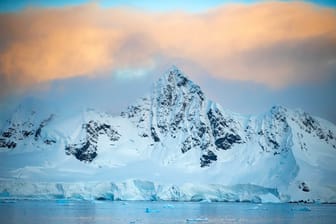 Die Bucht Wilhelmina Bay in der Antarktis (Archivbild): Klimaveränderungen werden in der Region besonders deutlich, so Forscher.