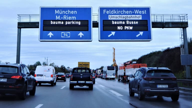 Die linke Spur könnte zur Umweltspur werden (Archivbild): Das erwägt der Mobilitätsausschuss der Stadt München.