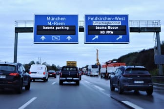 Die linke Spur könnte zur Umweltspur werden (Archivbild): Das erwägt der Mobilitätsausschuss der Stadt München.