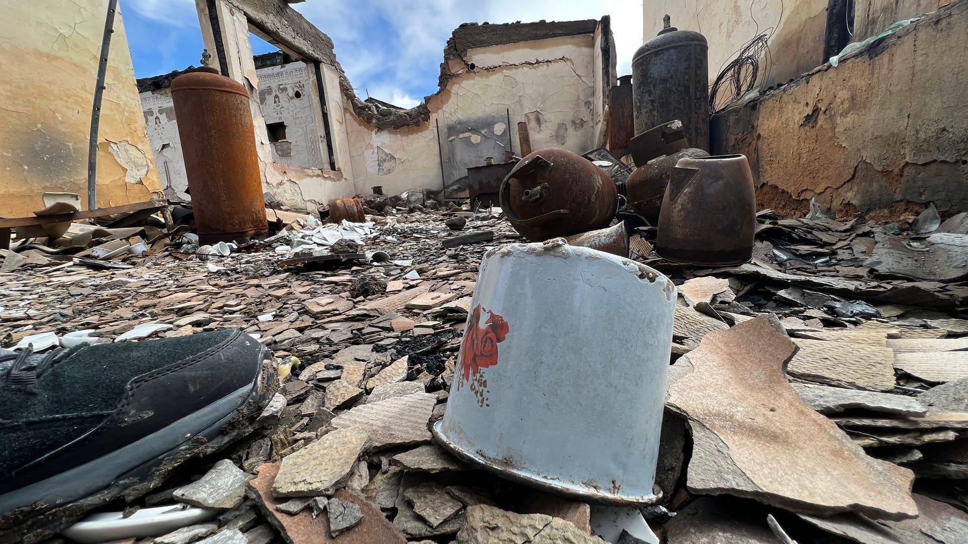 Haus im armenischen Dorf Sotk: Die Familie, der das Haus gehörte, musste ihr Heim schnellstens verlassen.