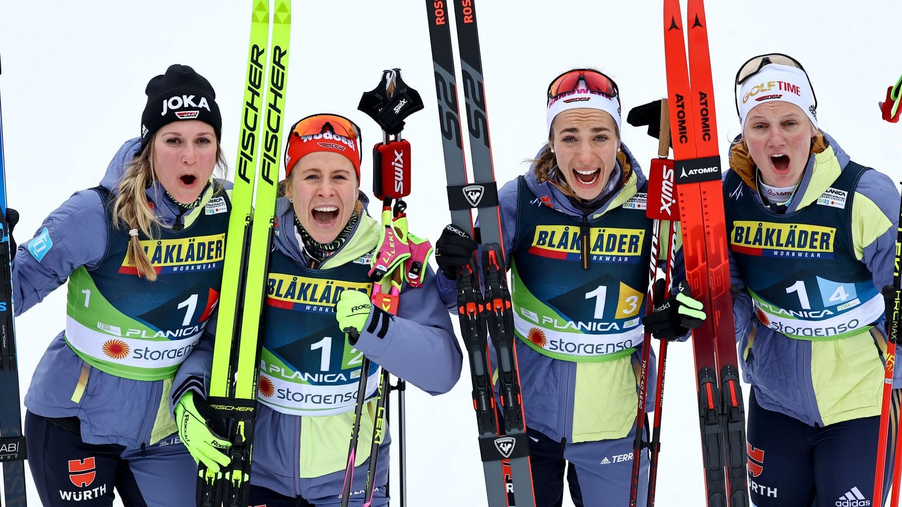 Laura Gimmler, Katharina Hennig, Pia Fink und Victoria Carl jubeln: Sie holten Silber für Deutschland.