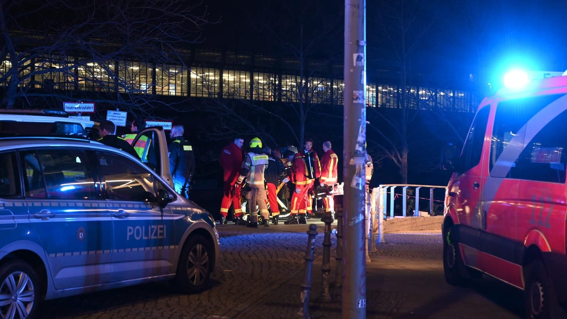 Einsatz an der Jannowitzbrücke in Berlin Einsatz an der Jannowitzbrücke in Berlin
