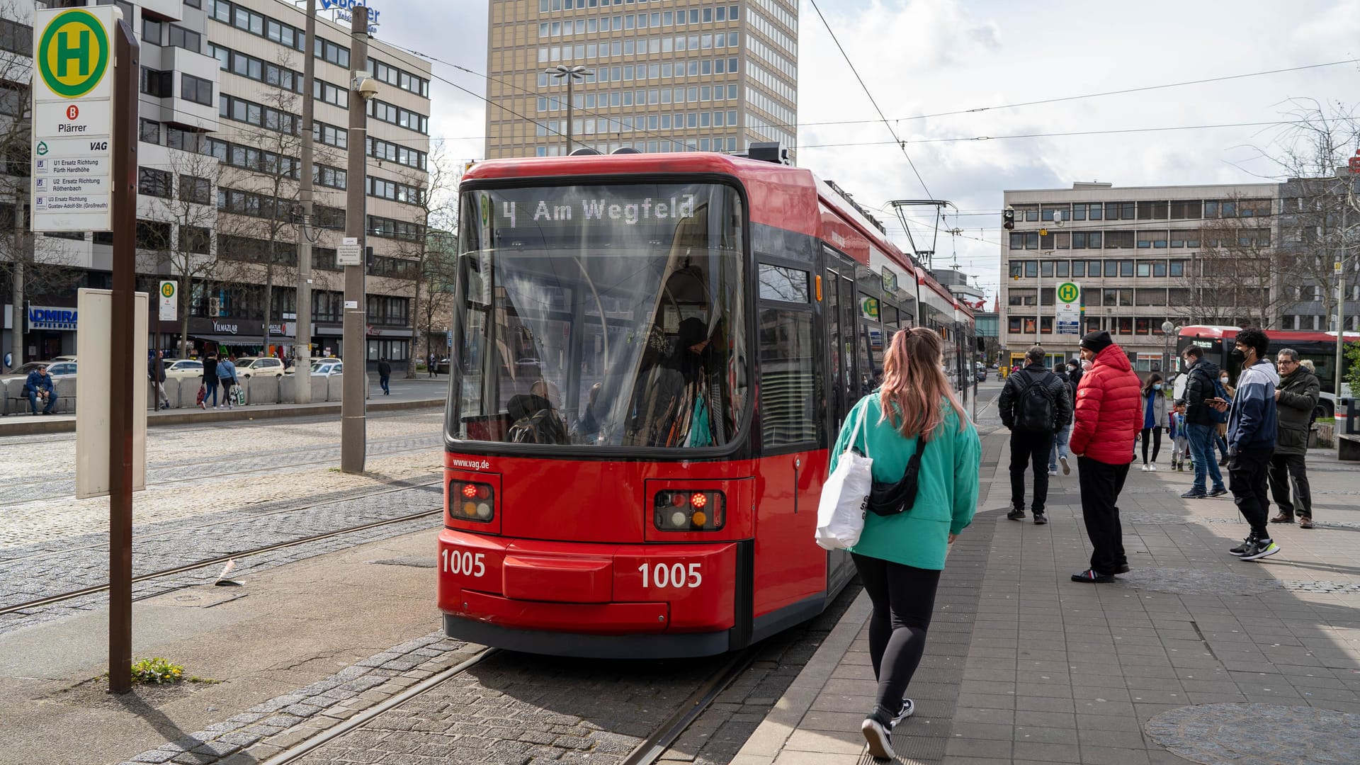 Straßenbahnen wie diese hier bleiben am Freitag wegen eines Streiks im Depot.