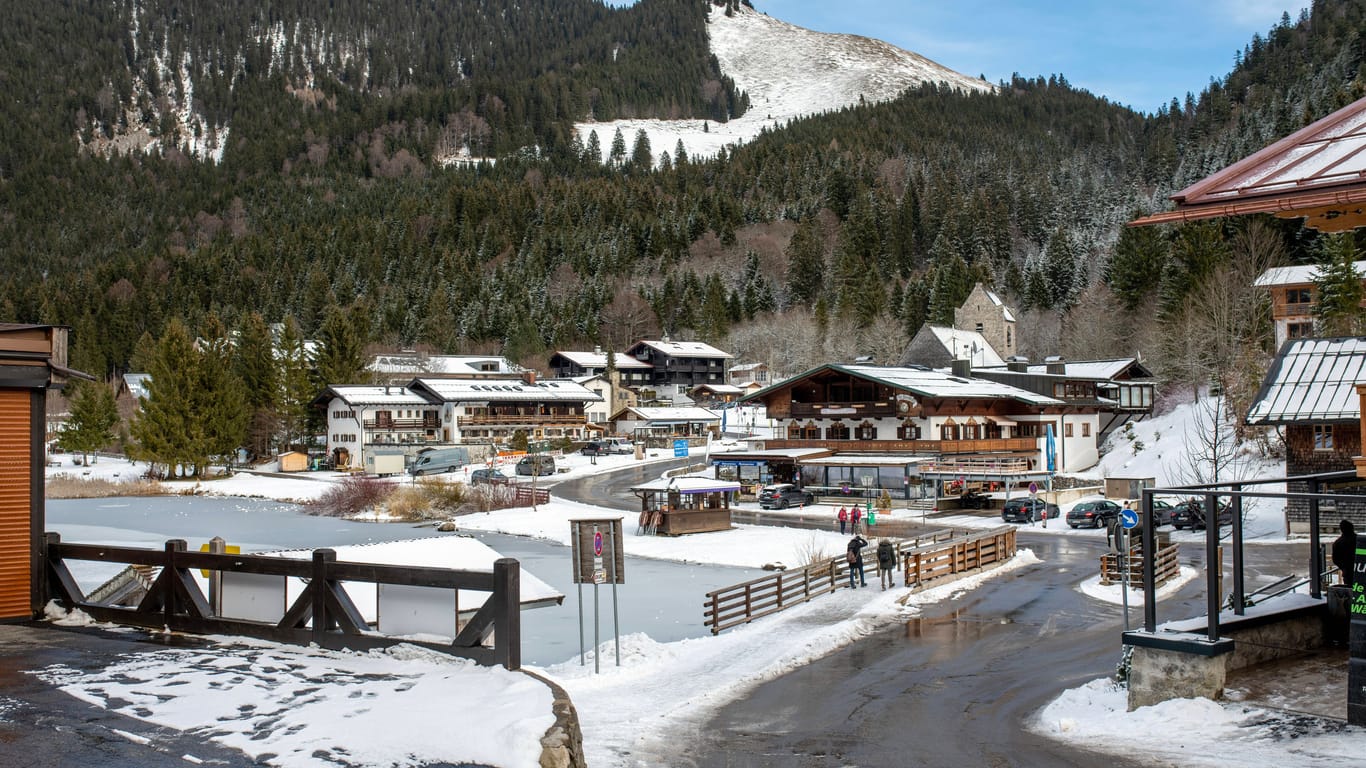 Spitzingsee in Bayern, Urlaubsregion, Wintersport, Skigebiet, Skisaison