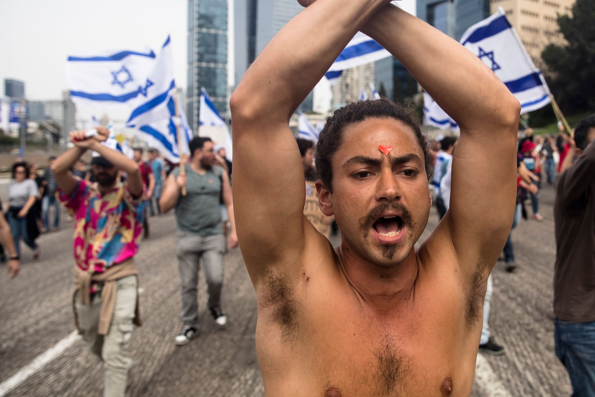 Proteste in Israel: Hunderttausende gehen gegen Ministerpräsident Netanjahu auf die Straßen.